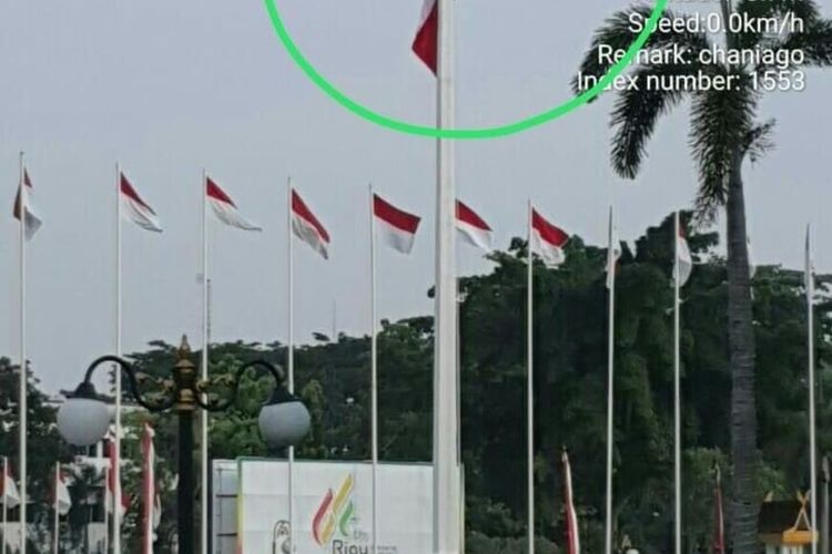 Bendera merah putih terpasang terbalik di Rumah Dinas Gubernur Riau di Jalan HM Thamrin, Kota Pekanbaru, Riau, yang beredar di media sosial WhatsApps, Jumat (27/8/2021).
