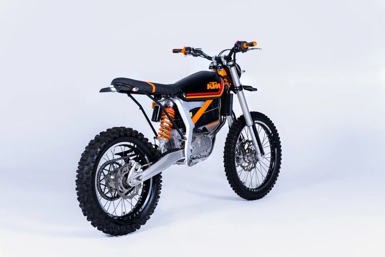 Motor custom KTM Freeride E-XC bergaya scrambler garapan GRID Cycles