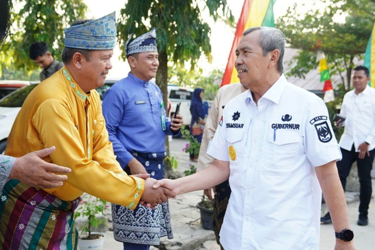 Gubernur Riau (Gubri) Syamsuar saat menghadiri Tabligh Akbar di Masjid Jami' Alfalah Desa Ngaso dalam rangka semarak Muharram 1445 Hijriyah di Rokan Hulu (Rohul) Gubernur, Riau, Rabu (2/8/2023).
