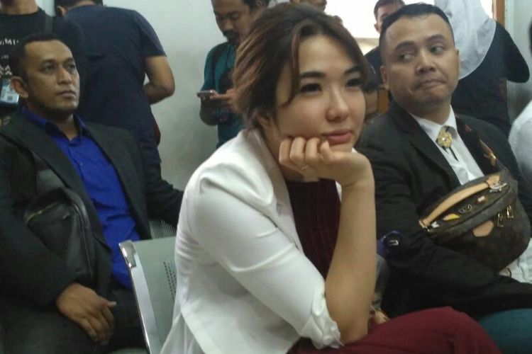 Gisella Anastasia atau Gisel menghadiri sidang perceraiannyaa dari Gading Marten di Pengadilan Negeri Jakarta Selatan, Jalan Ampera Raya, Cilandak, Rabu (12/12/2018).