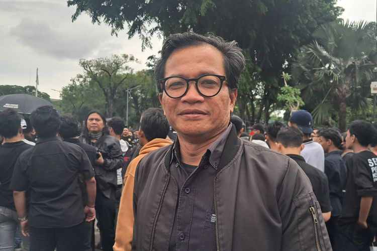 Usman Hamid saat menghadiri aksi kamisan di depan Istana Merdeka, Kamis (1/2/2024).