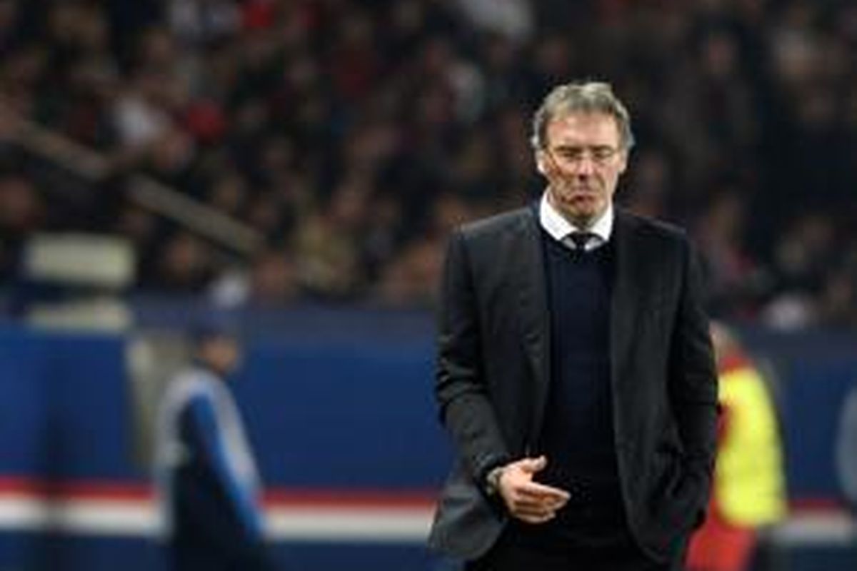 Pelatih Paris Saint-Germain, Laurent Blanc. 