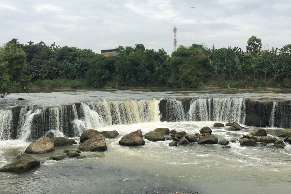 Curug Parigi di Kampung Parigi, Kecamatan Bantargebang, Kota Bekasi, Jawa Barat, Jumat (5/1/2018). 