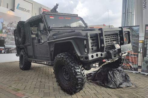 Land Rover Defender Diubah Jadi Mobil Perang Sangar