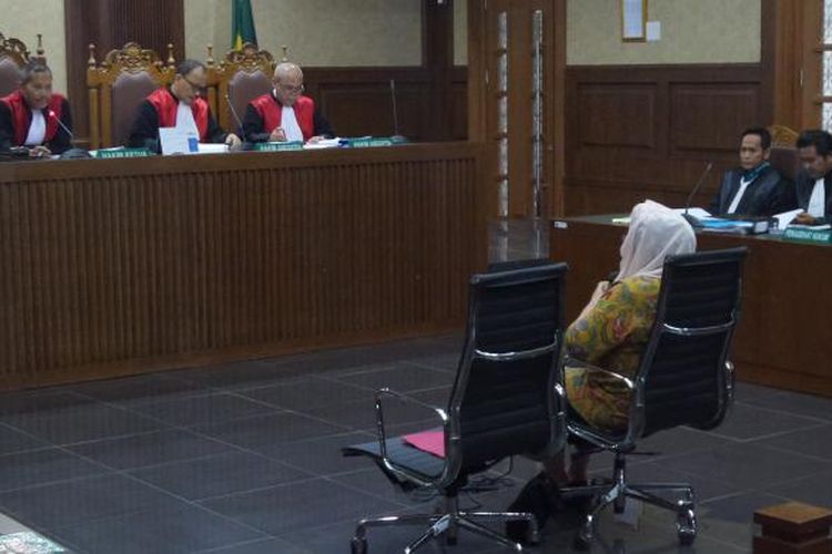Mantan Menteri Kesehatan, Siti Fadilah Supari, menjadi terdakwa di Pengadilan Tipikor Jakarta, Senin (6/2/2017).