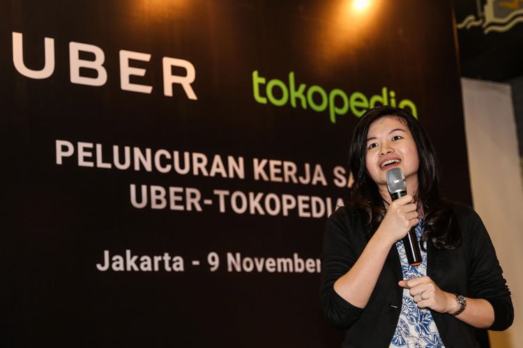 Chief of Staff Tokopedia, Melissa Siska Juminto memberikan keterangan pers di kawasan Menteng, Jakarta Pusat, Kamis (9/11/2017). Perusahaan penyedia layanan transportasi online Uber secara resmi melakukan kerja sama dengan perusahaan e-commerce Tokopedia dengan mengintegrasi layanan tumpangan langsung dan transaksi Gift Card melalui platform Tokopedia. KOMPAS.com/GARRY ANDREW LOTULUNG