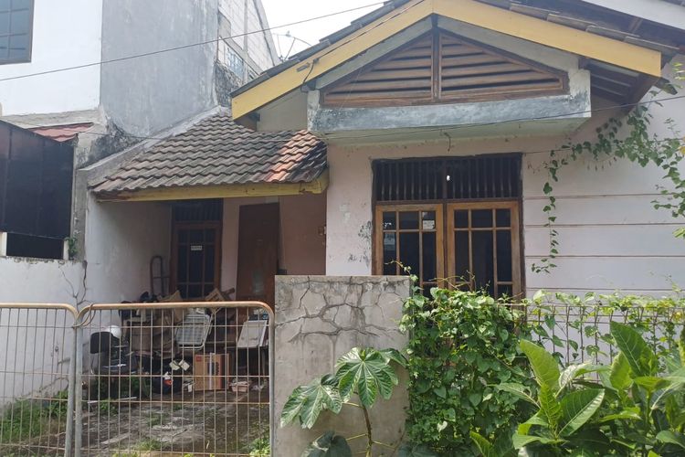 Rumah lansia yang ditemukan tewas di Jalan Singgalang, Kecamatan Cimanggis, Depok, Jawa Barat.