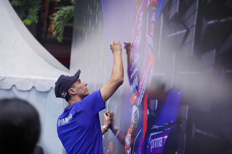 Toprak Razgatlioglu melakukan kunjungan ke SMK Negeri 39 Jakarta yang berlokasi di Cempaka Putih, Jakarta Pusat