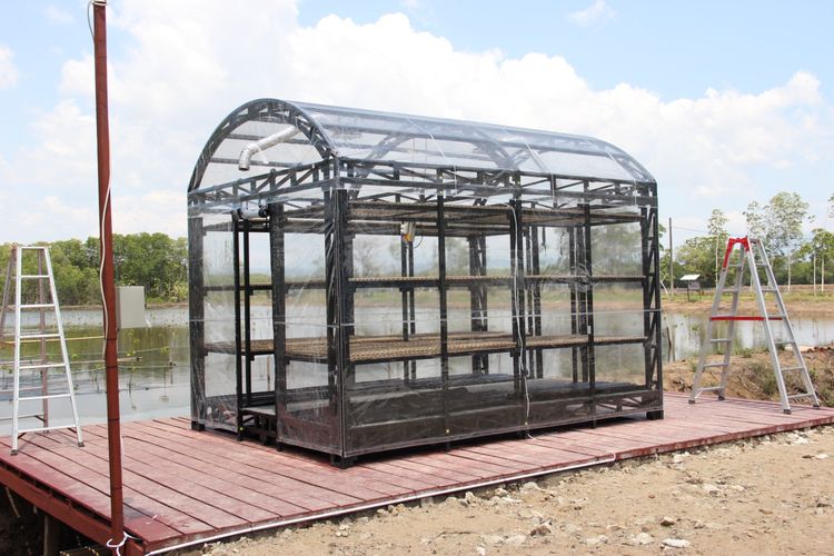 Teknologi pengeringan rumput laut berbasis sistem rumah kaca dan mesin rotary dryer. 