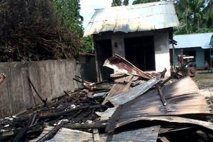 Seorang bocah enam tahun bernama Novita tewas terperangkap di dalam api saat rumahnya di Desa Ujong Tanjong Kecamatan Meureubo, Kabupaten Aceh Barat, terbakar, Kamis (2/4/2015) dini hari. 
