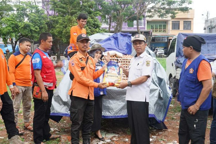 (SULSEL) Pemkab Sidrap Kirim Bantuan Logistik bagi Warga Terdampak Longsor