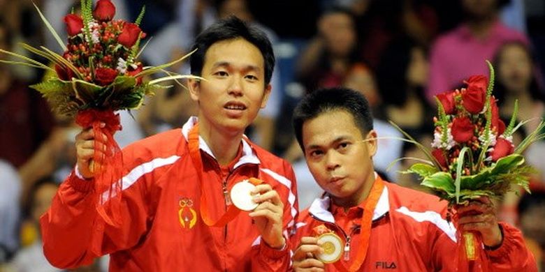Ganda putra Indonesia, Hendra Setiawan (kiri) dan Markis Kido (kanan), ketika meraih medali emas Olimpiade Beijing 2008.