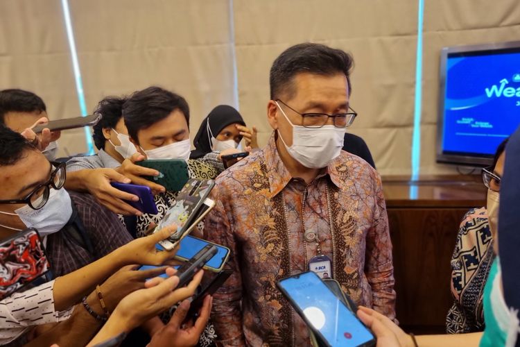 Direktur BCA Haryanto T Budiman setelah konferensi pers di Hotel Indonesia Kempinski, Jakarta, Senin (5/9/2022).