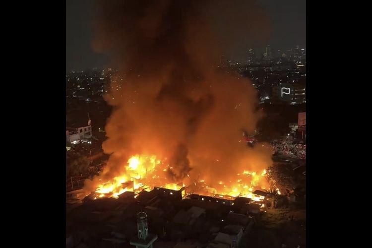 Kebakaran Rumah di Kemayoran Jakpus, 33 Unit dan 100 Personil Damkar Dikerahkan