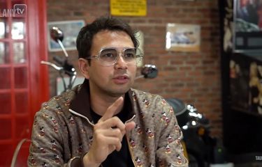 Raffi Ahmad yang sedang berbincang dengan Andre Taulany
