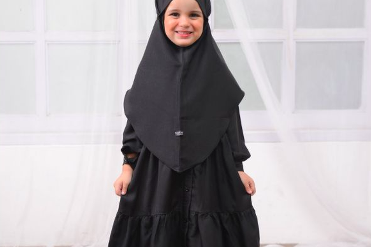 Amira Dress dari merek Nazima, model baju Lebaran 2024 anak perempuan

