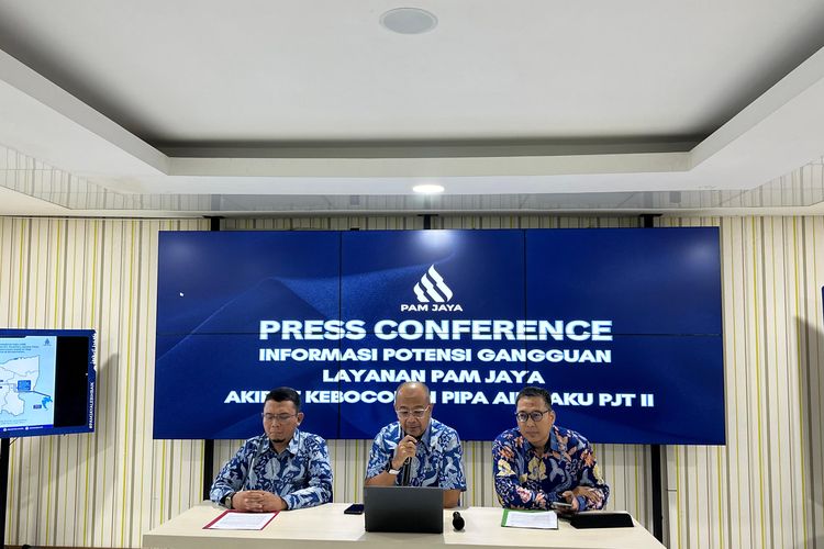 Press Conference PAM Jaya terhadap potensi gangguan suplai air akibat kebocoran pipa air baku PJT II, Selasa (2/4/2024). 