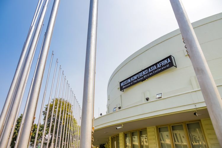 Museum Konperensi Asia Afrika, salah satu tempat wisata dekat Stasiun Bandung.