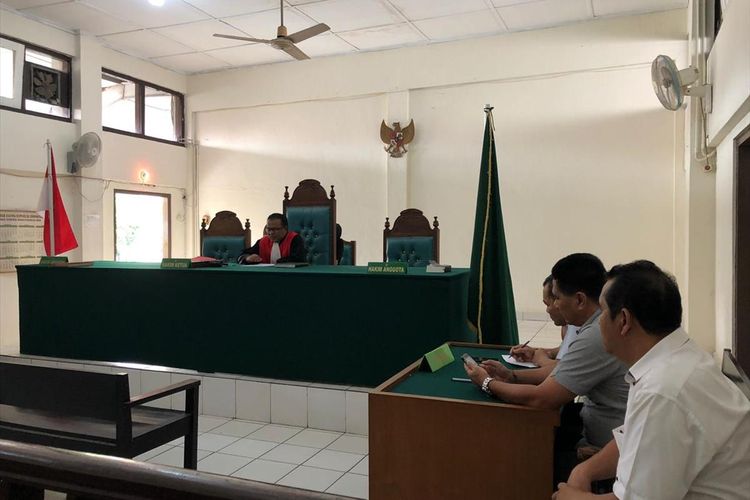 Sidang Praperadilan pembina SMA Semi Militer Plus Taruna Indonesia yang berlangsung di Pengadilan Negeri Klas 1A Palembang, Kamis (8/8/2019). Dalam sidang tersebut, hakim menolak gegutan tersangka.