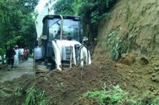 Material Longsor Dibersihkan, Jalur Magelang-Boyolali Kembali Normal