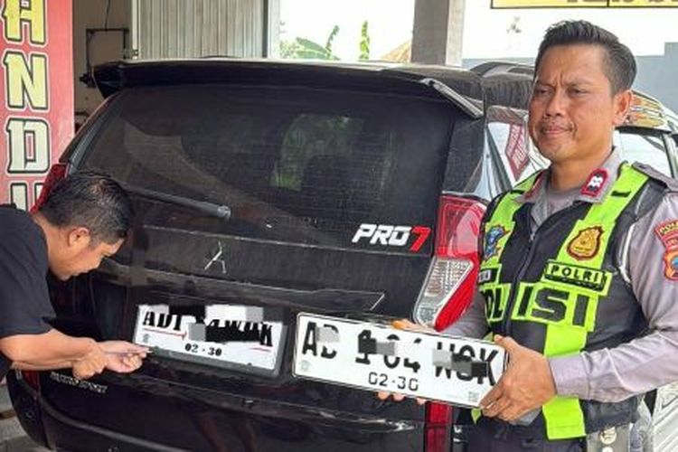 Alasan Perempuan Pengemudi Pajero Ganti Nopol Tak Senonoh di Sragen