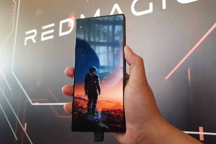 Tampilan depan ponsel gaming ZTE Red Magic 8S Pro yang dirilis di Indonesia, Selasa (29/8/2023).