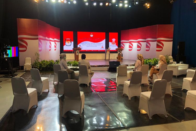 Suasana debat perdana Pilkada Kalsel yang dilangsungkan di Studio 2 TVRI Kalsel pada, Rabu (4/11/2020) malam.