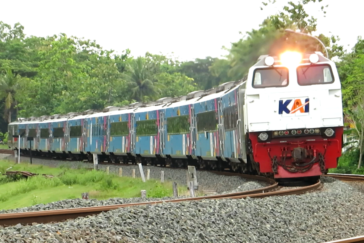 Ilustrasi kereta api. Cek jadwal dan harga tiket kereta api Rute Jakarta-Surabaya terbaru 2023.