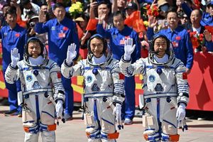 3 Astronaut China Gagal Pulang ke Bumi, Kapsul Tabrak Puing Antariksa