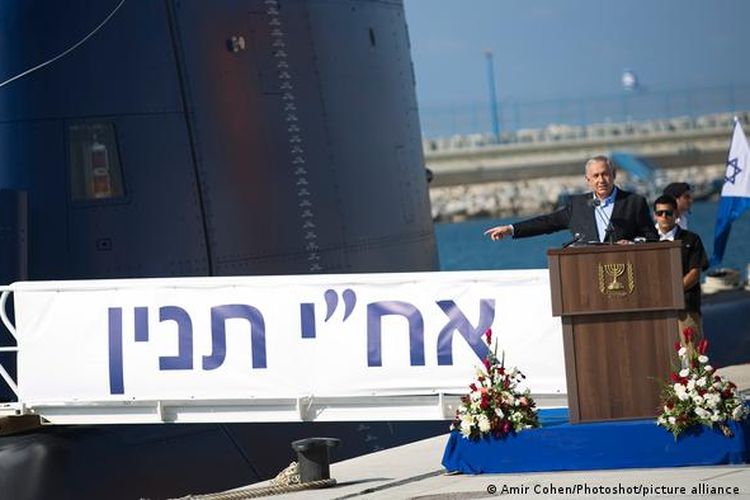 Skandal korupsi pengadaan kapal selam telah melibatkan orang kepercayaan mantan PM Benjamin Netanyahu.