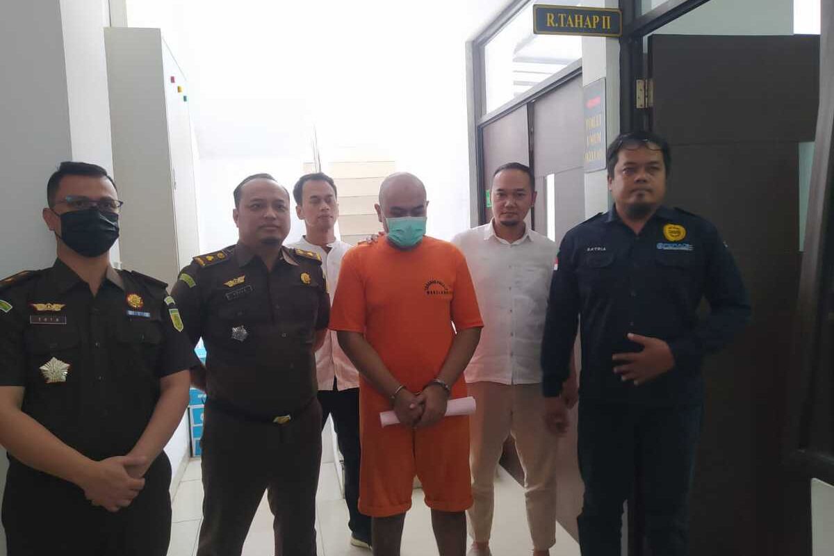 Pelimpahan berkas, barang bukti dan tersangka DDS, perkara pembunuhan berencana di kantor Kejaksaan Negeri Kabupaten Magelang, Jawa Tengah, Rabu (15/2/2023).