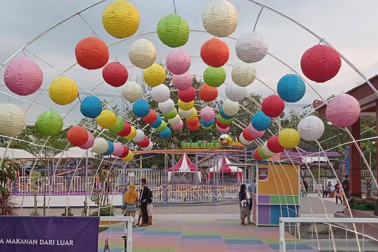 Munggur Park Klaten, wisata yang mengusung konsep pasar malam modern dilengkapi dengan playground
