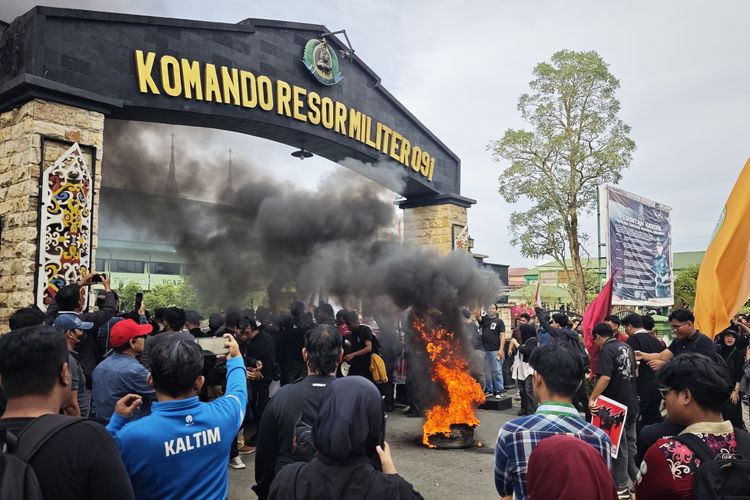 Mahasiswa Demo di Korem Samarinda, Desak Kasus Andrie Yunus Diusut Tuntas