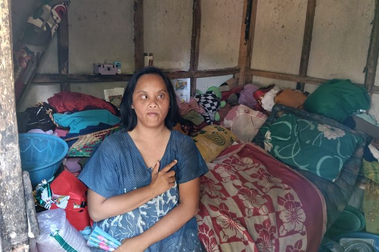 Kisah Riris dan Isnawati, Warga Subang yang Tinggal di Gubuk 2x2 Meter, Mandi Pakai Air Sawah