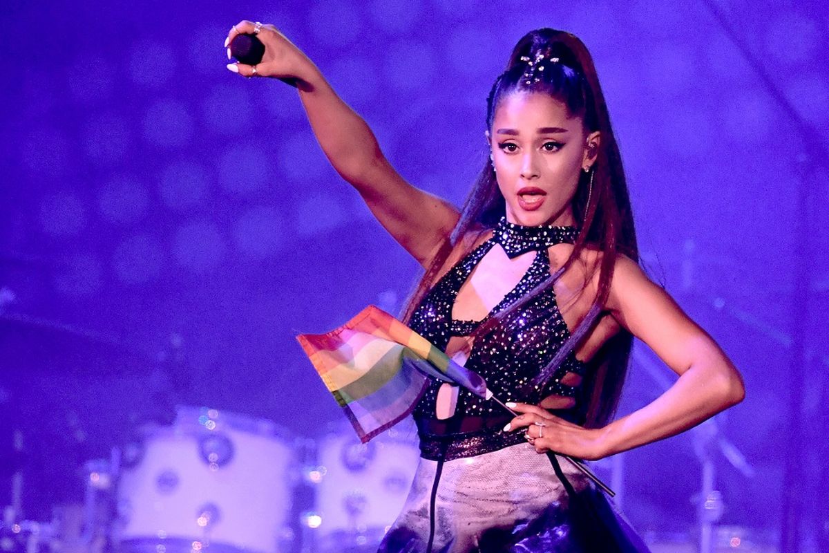 Penyanyi Ariana Grande tampil di panggung 2018 iHeartRadio by AT&T di Banc of California Stadium, Los Angeles, California, AS, pada 2 Juni 2018.