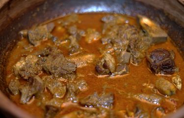 ilustrasi gulai kambing mirip kambing mekuah. 