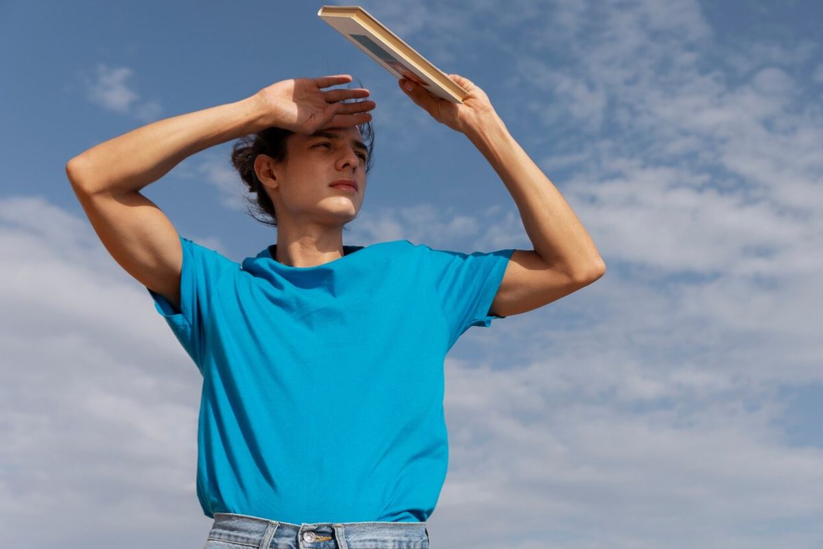 Cuaca panas bisa bikin stres dan suasana hati berantakan. Psikiater jelaskan bagaimana tubuh dan pikiran bereaksi terhadap suhu ekstrem.