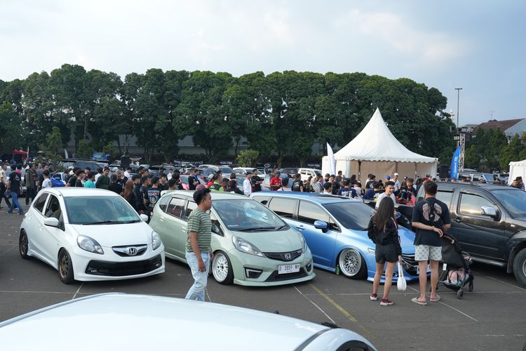Ajang otomotif Ngaspal with HSR yang digelar di Lotte Grosir Bandung, Sabtu (23/8/2025), tidak hanya menghadirkan hiburan bagi pecinta otomotif, tetapi juga membawa pesan penting soal keselamatan berkendara.