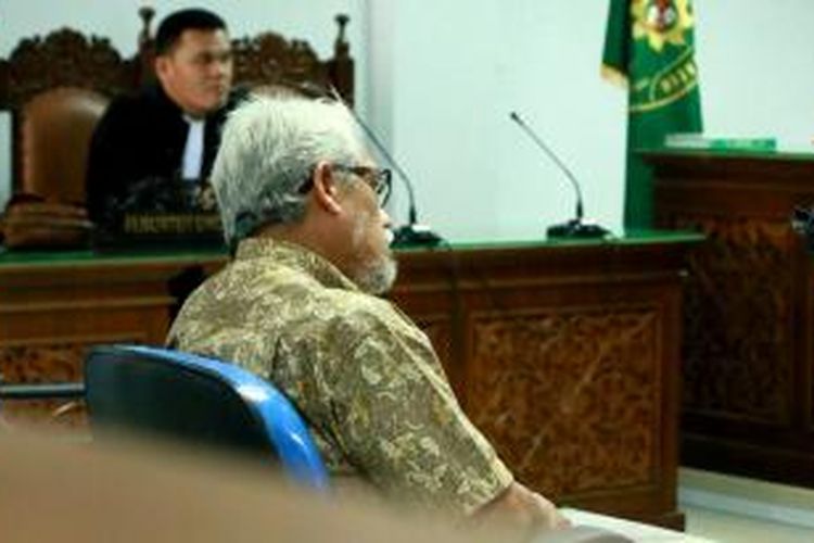 Mantan Bupati Bireun Nurdin Abdurrahman divonis Majelis Hakim Tipikor Banda Aceh 3 tahun penjara untuk tindak pidana korupsi yang diakwakan padanya, Kamis (22/1/2015). *****K12-11