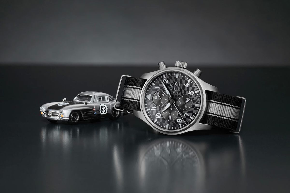 Dalam kolaborasi bersama IWC, Hot Wheels  hanya akan memproduksi 50 set edisi terbatas untuk miniatur Gullwing yang akan dijual. Dalam satu set edisi terbatas ini, kita akan mendapatkan satu jam tangan IWC berlogo Hot Wheels dan miniatur Gullwing ukuran 1:45.