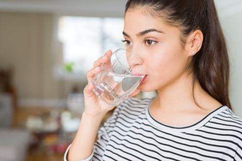 3 Cara Minum Air Putih untuk Menurunkan Berat Badan