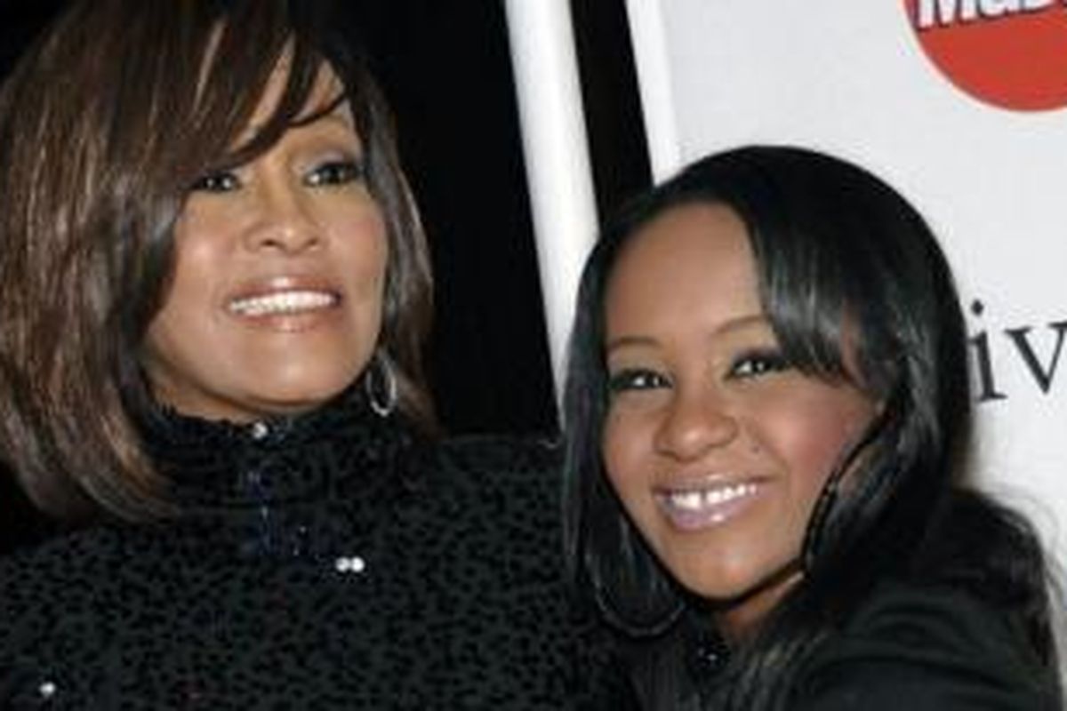 Whitney Houston (kiri) dan Bobbi Kristina Brown