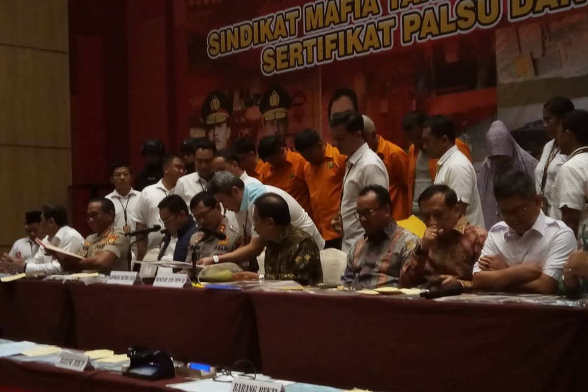 Subdit II Harda Ditreskrimum Polda Metro Jaya (PMJ) bersama dengan Kementerian ATR/BPN berhasil mengungkap kasus mafia tanah. 