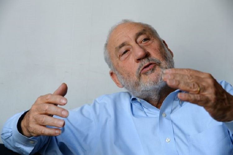 Pemenang Nobel bidang ekonomi, Joseph Stiglitz, dalam sebuah wawancara di Paris, 13 September 2016. 