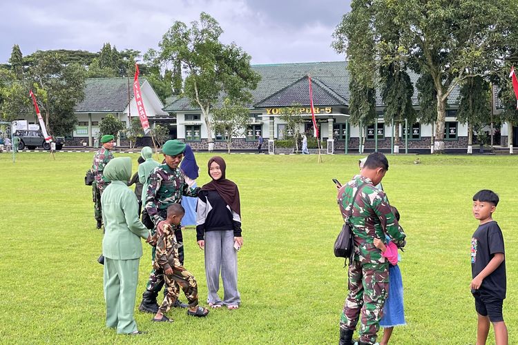 Pelukan Anak dan Istri Sambut Kepulangan 342 Prajurit Yonzipur Usai Tugas 3 Bulan di Aceh