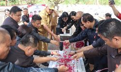 Ziarah ke Makam Mantan Gubernur Sulut, Olly Dondokambey: Berkat Mereka, Sulut Jadi Maju dan Hebat