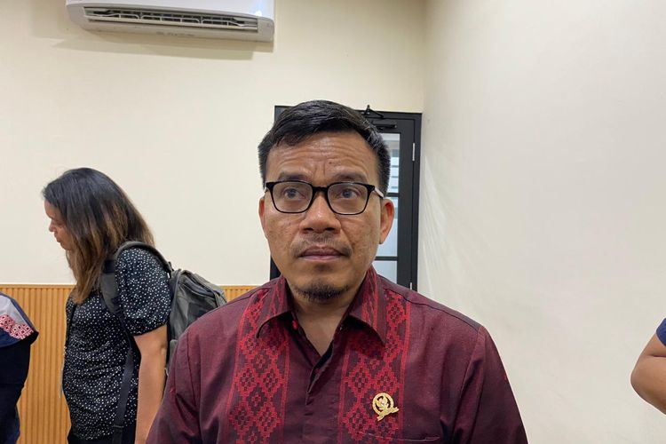 Komisioner Komisi Nasional (Komnas) Hak Asasi Manusia (HAM) Saurlin Siagian dalam konferensi pers di Kantor Komnas HAM, Jakarta Pusat, Jumat (15/9/2023). 