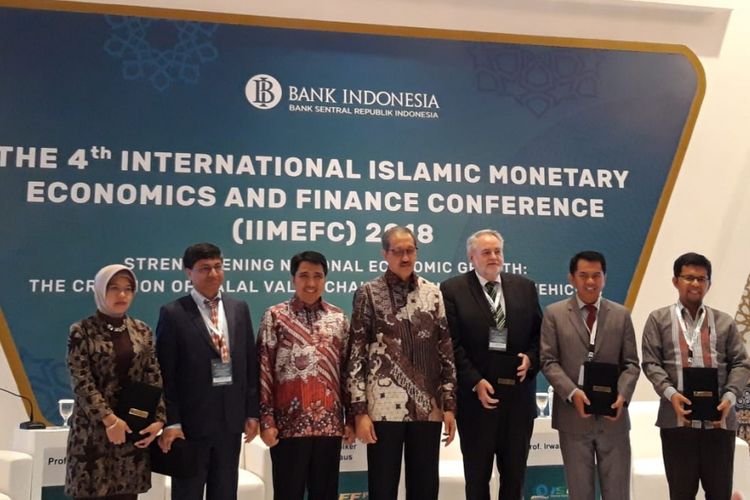 Deputi Gubernur Bank Indonesia Dody Budi Waluyo ketika memberikan paparan dalam Indonesia Sharia Economic Forum di Jakarta, Kamis (13/12/2018).