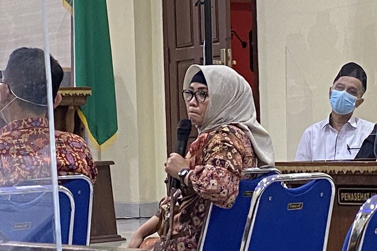 Anggota DPRD Provinsi Lampung Mardiana saat menjadi saksi kasus suap Unila di Pengadilan Tipikor Tanjung Karang, Selasa (28/2/2023).