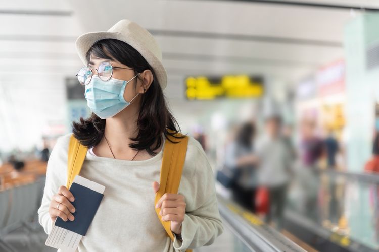 Ilustrasi liburan selama pandemi, wajib memakai masker dan patuhi protokol kesehatan